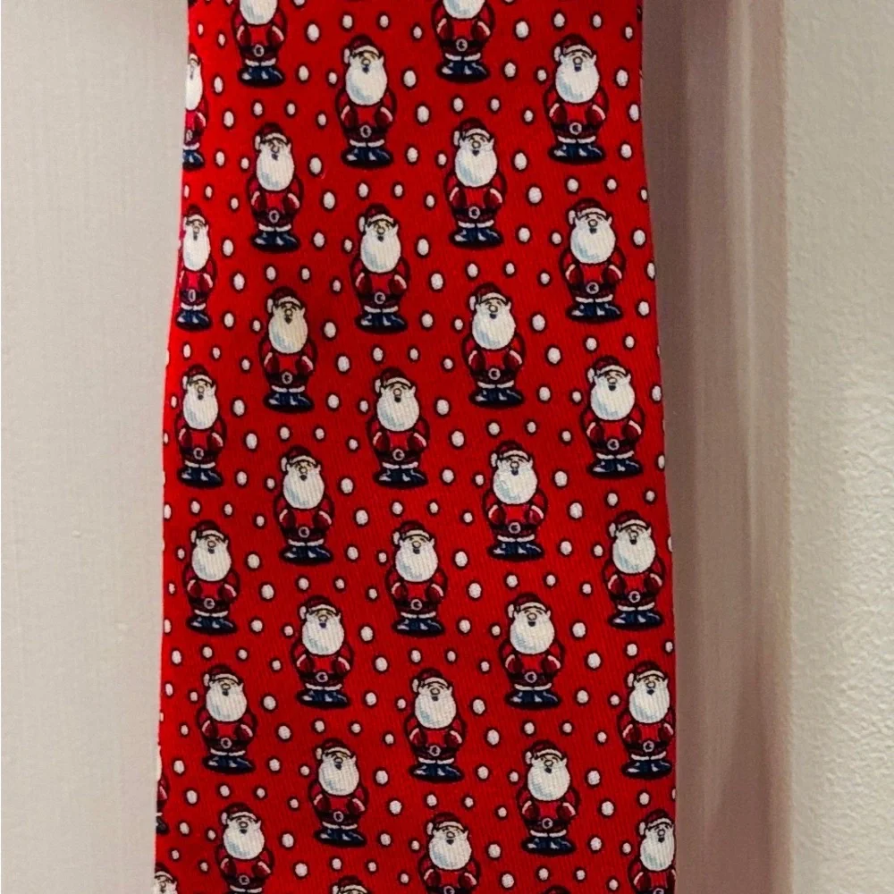 Vineyard Vines Santa/Christmas Tie